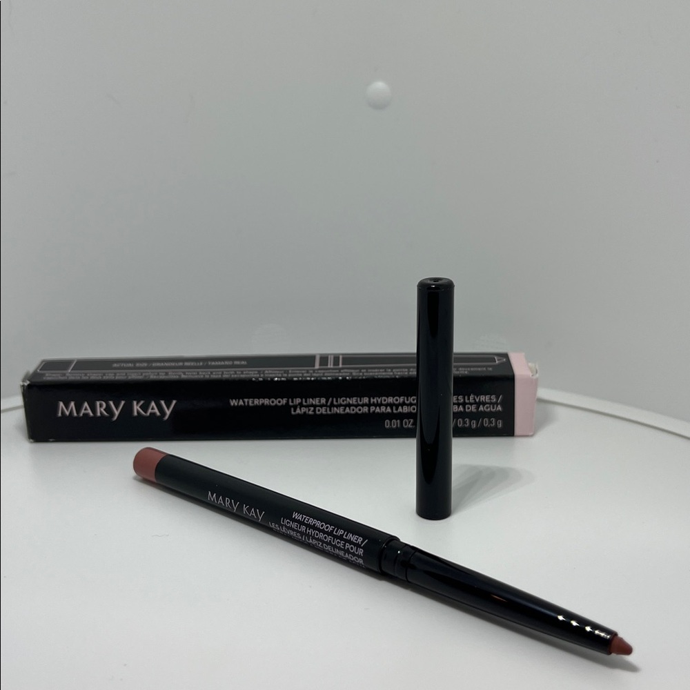 Mary Kay® Waterproof Lip Liner (beige-nude-matte)